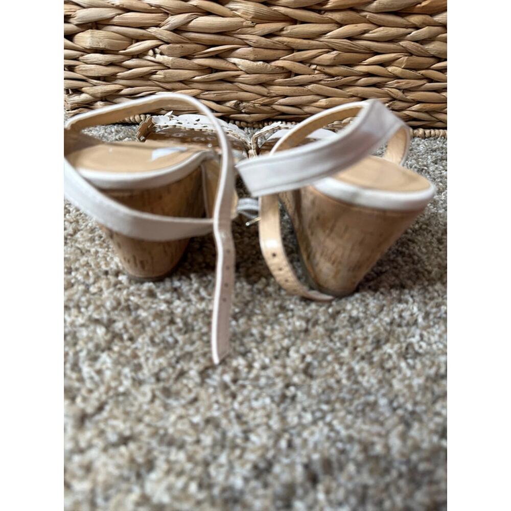 XOXO white faux, leather sandal 8 657 wedge - Picture 4 of 7